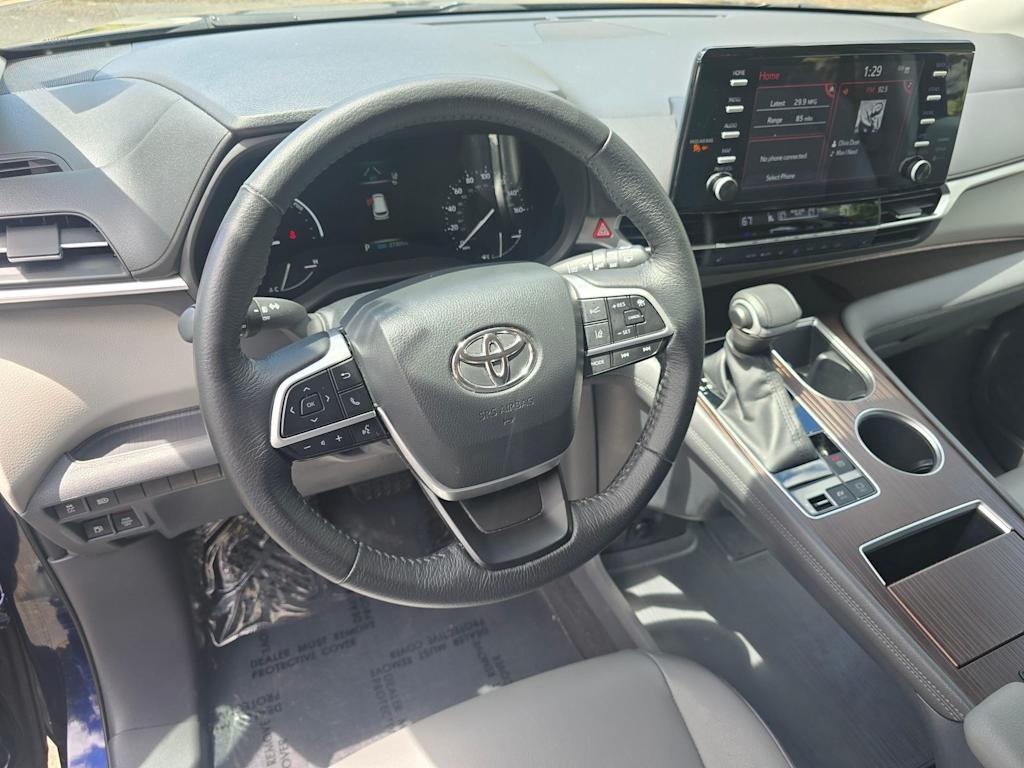 Thumbnail: 2023 Toyota Sienna - 2