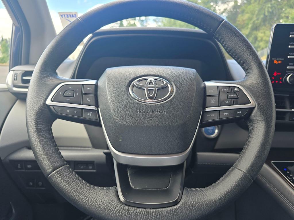 Thumbnail: 2023 Toyota Sienna - 13