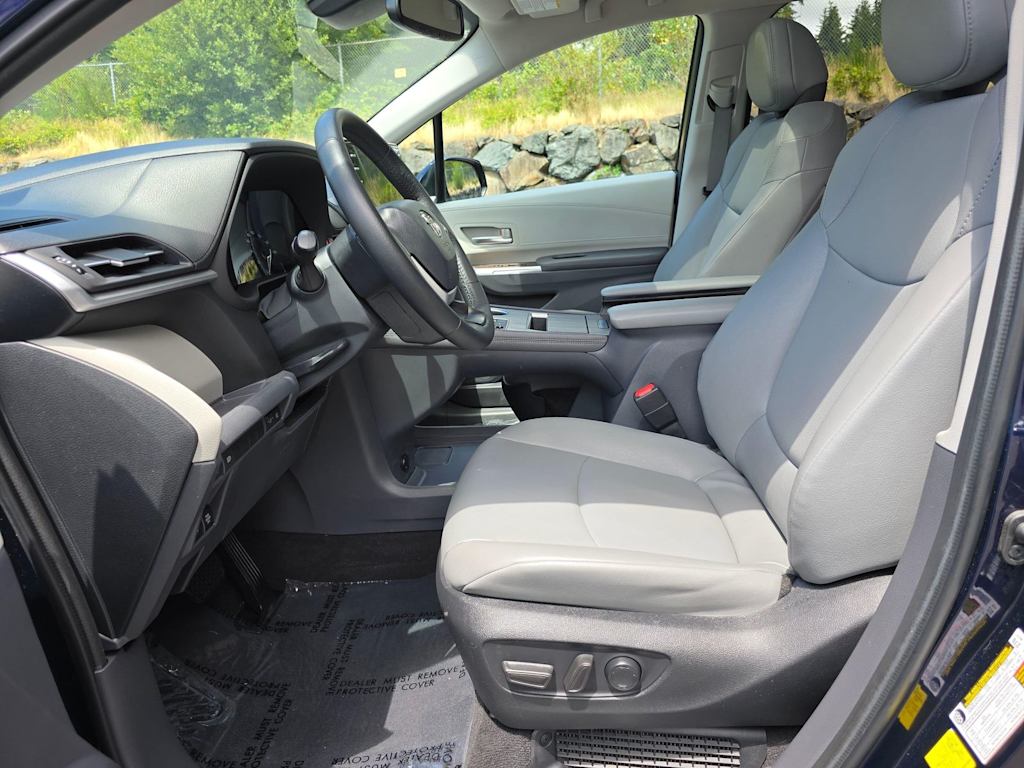 Thumbnail: 2023 Toyota Sienna - 10