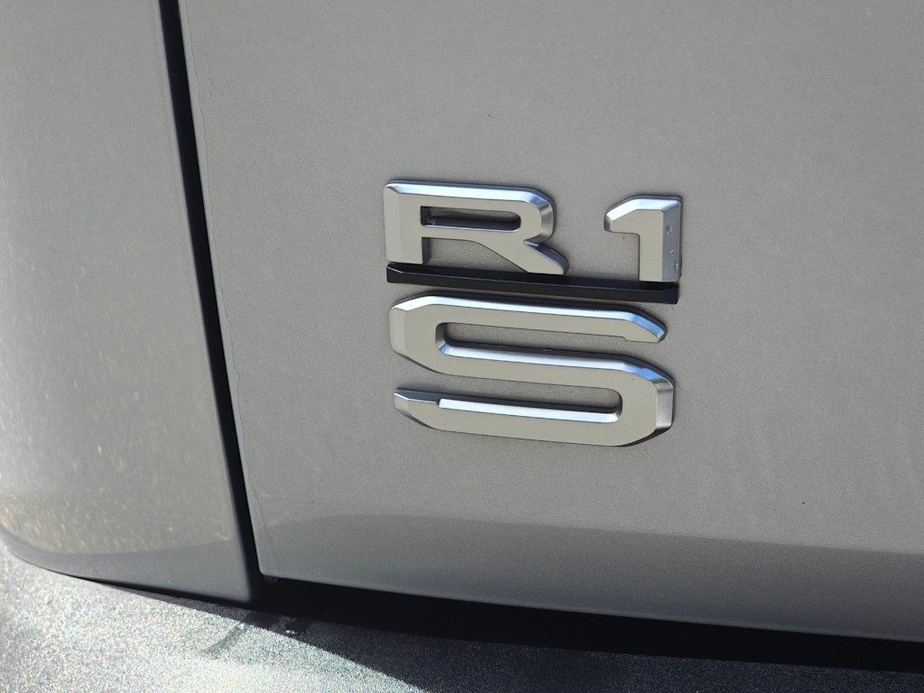 Thumbnail: 2025 Rivian R1S - 7