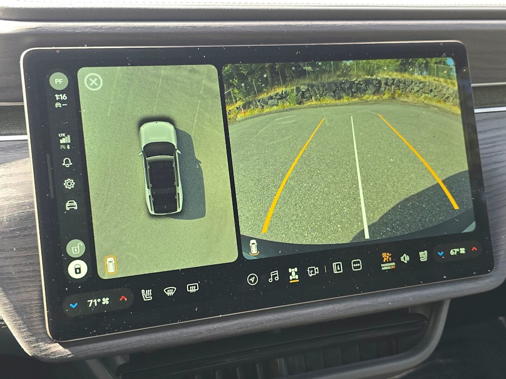 Thumbnail: 2025 Rivian R1S - 19
