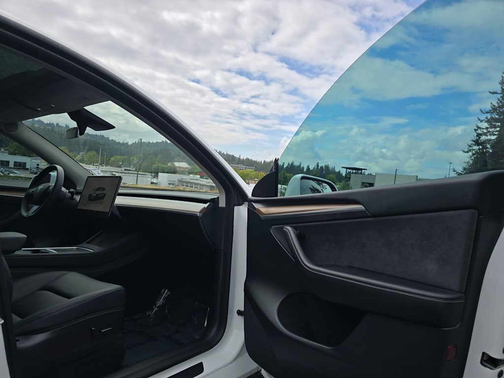 Thumbnail: 2023 Tesla Model Y - 32