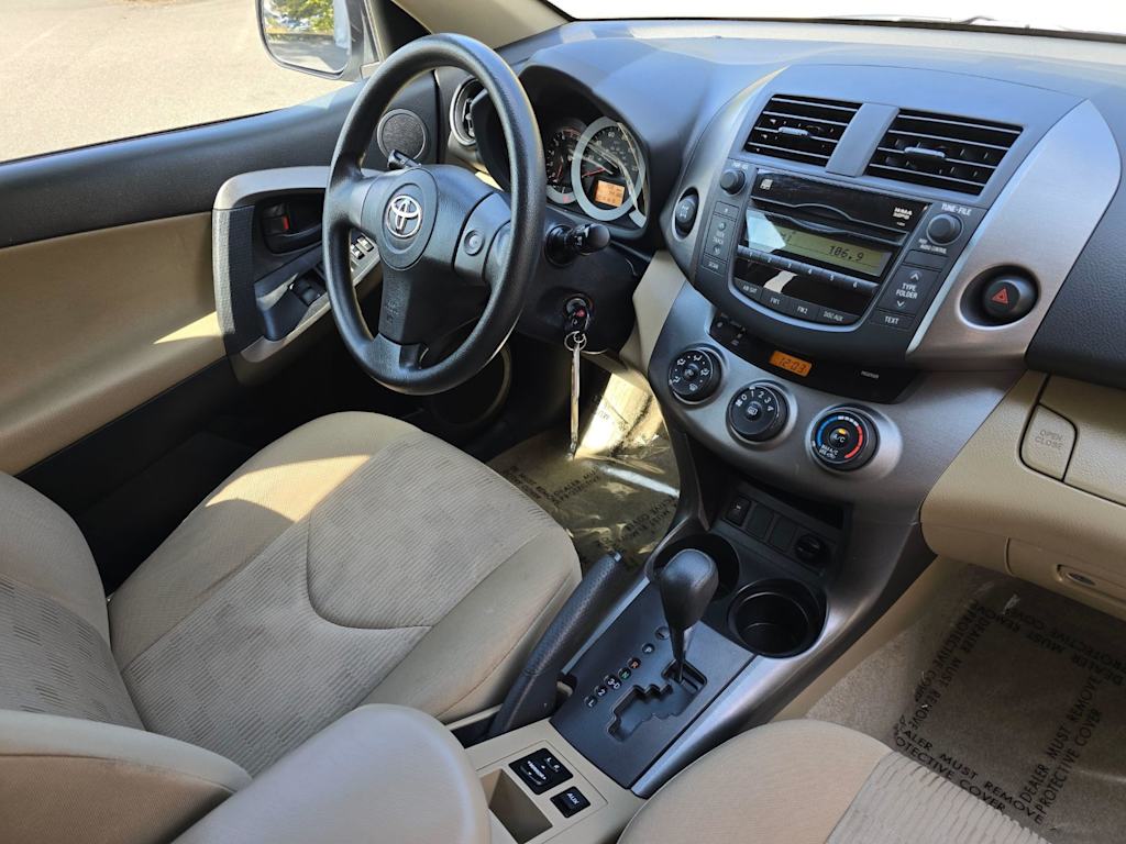 Thumbnail: 2011 Toyota RAV4 - 29