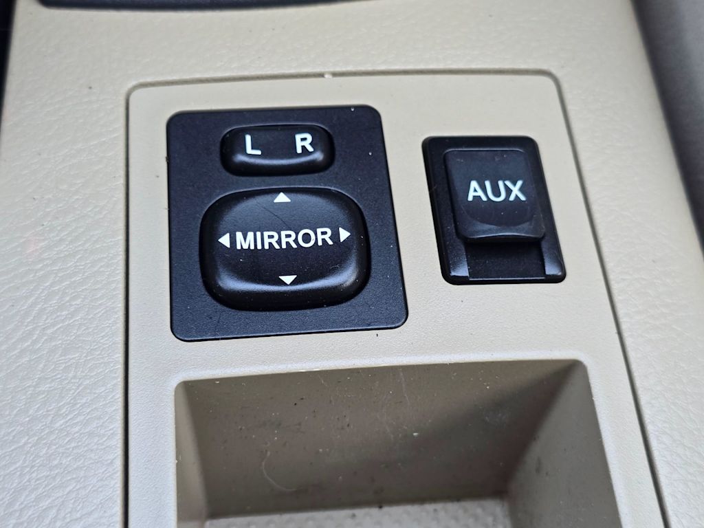 Thumbnail: 2011 Toyota RAV4 - 23