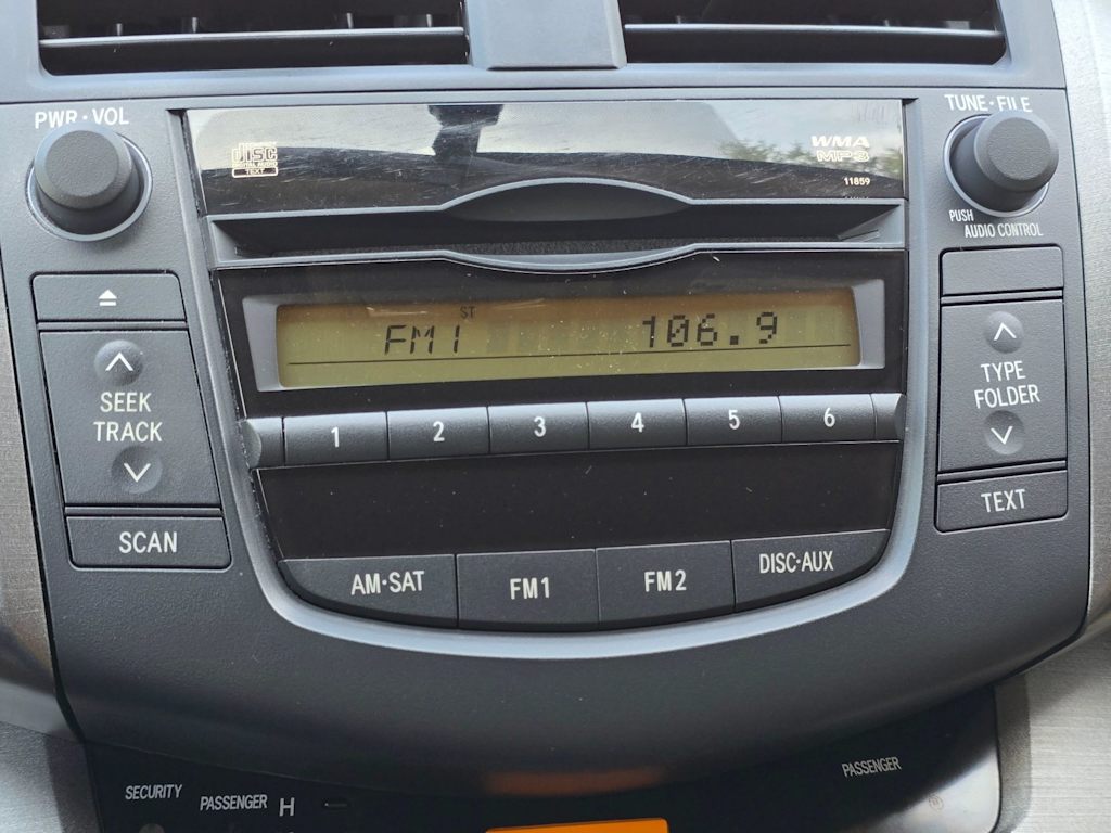 Thumbnail: 2011 Toyota RAV4 - 15