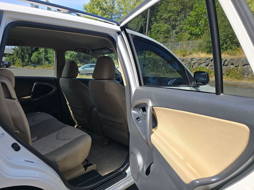 Thumbnail: 2011 Toyota RAV4 - 27