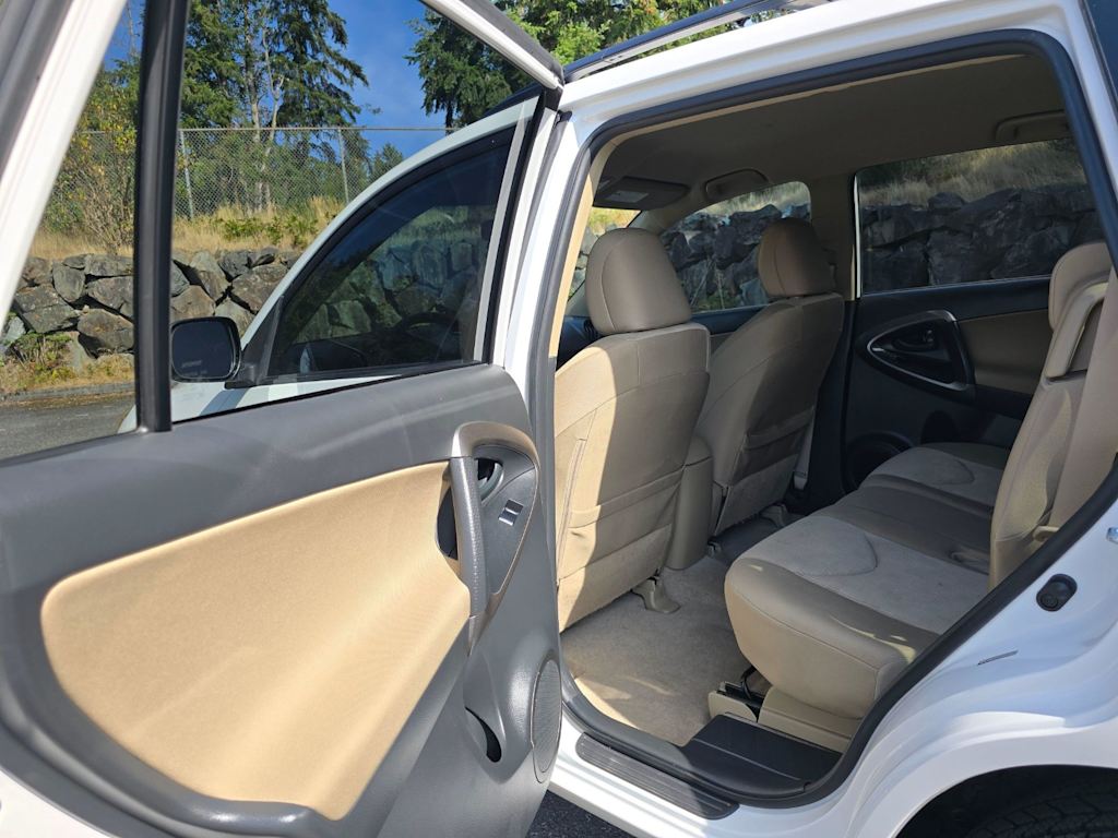 Thumbnail: 2011 Toyota RAV4 - 25