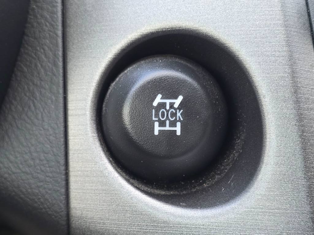 Thumbnail: 2011 Toyota RAV4 - 24
