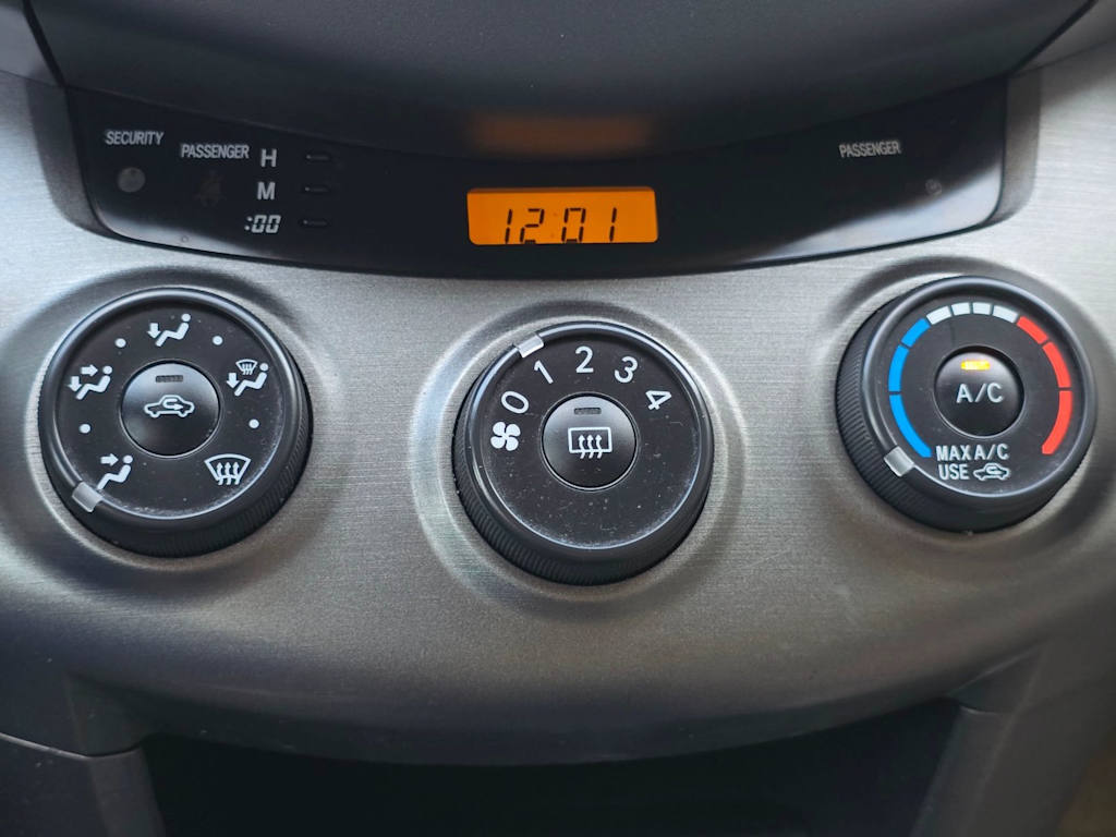 Thumbnail: 2011 Toyota RAV4 - 22