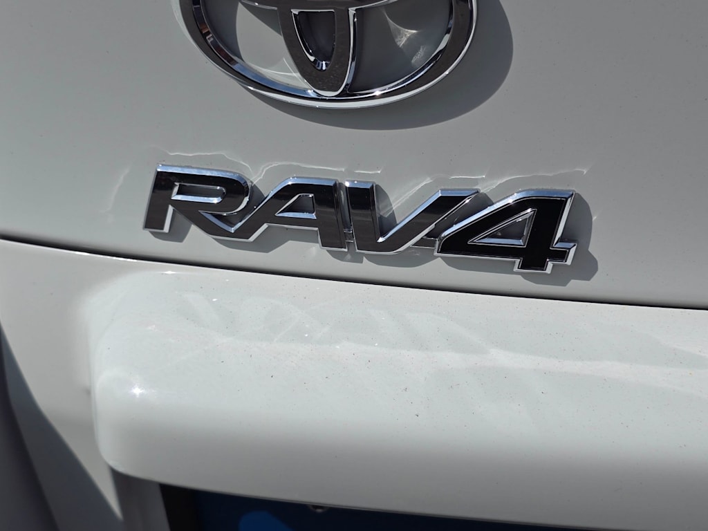 Thumbnail: 2011 Toyota RAV4 - 6