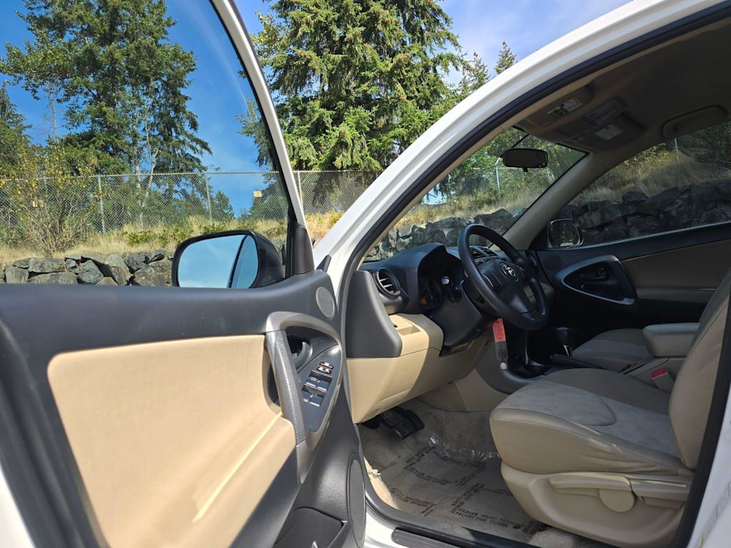 Thumbnail: 2011 Toyota RAV4 - 14