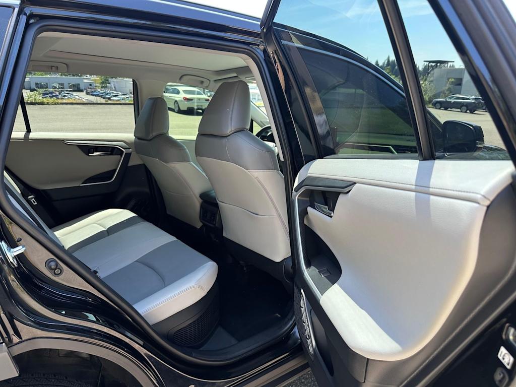 Thumbnail: 2019 Toyota RAV4 - 21