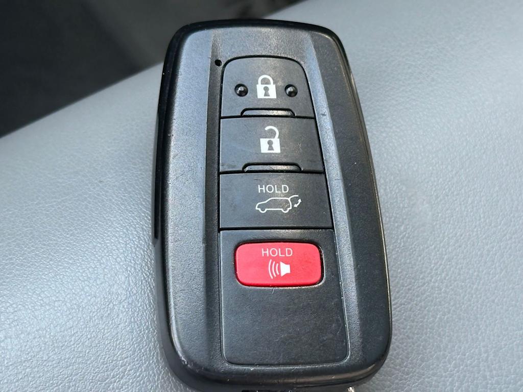 Thumbnail: 2019 Toyota RAV4 - 17