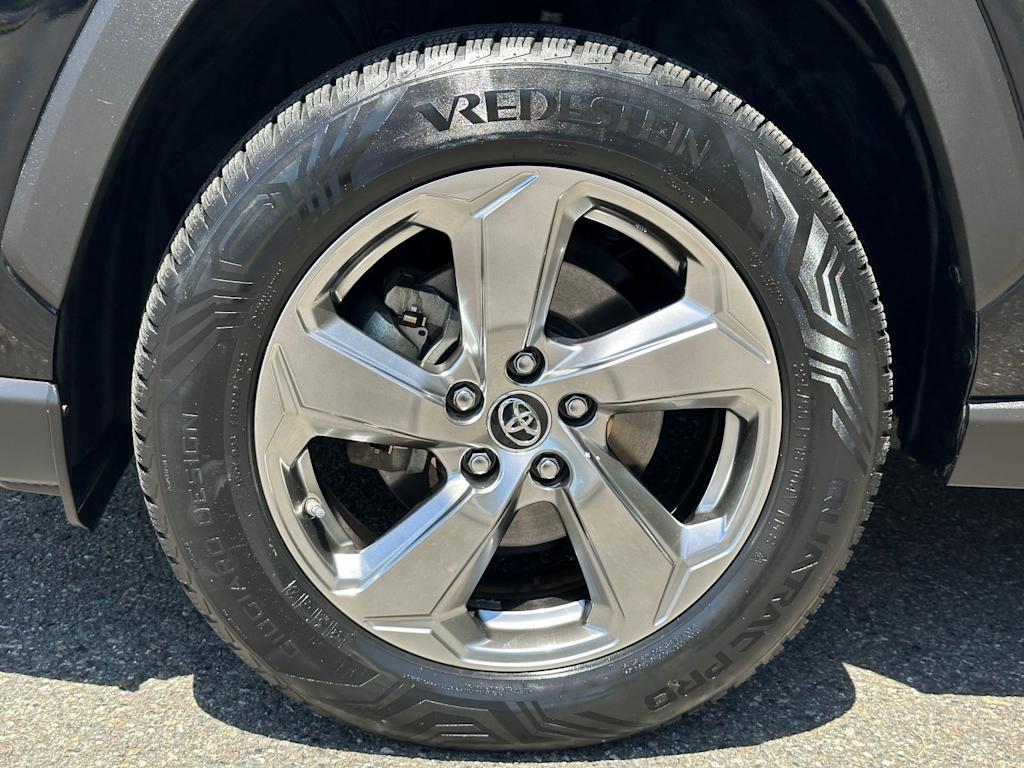 Thumbnail: 2019 Toyota RAV4 - 8