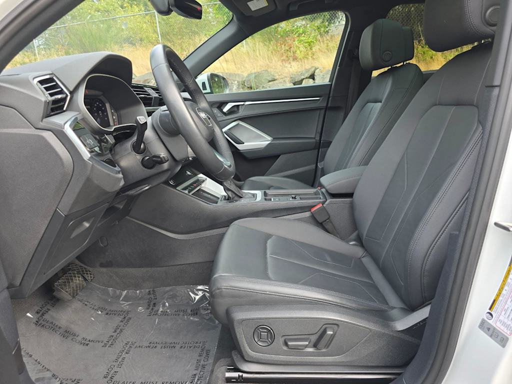 Thumbnail: 2023 Audi Q3 - 11