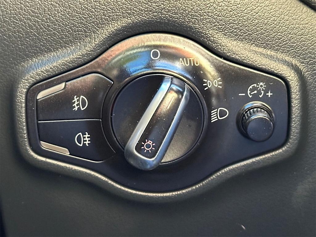 Thumbnail: 2013 Audi Q5 - 26