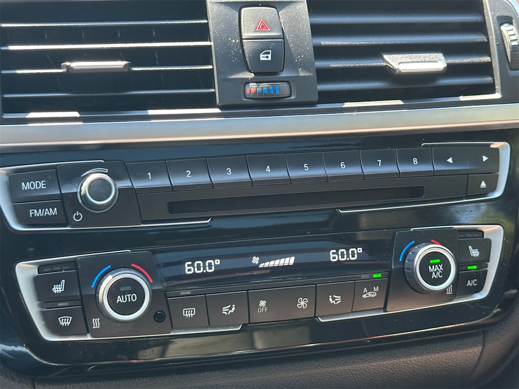 Thumbnail: 2016 BMW 3 Series - 24