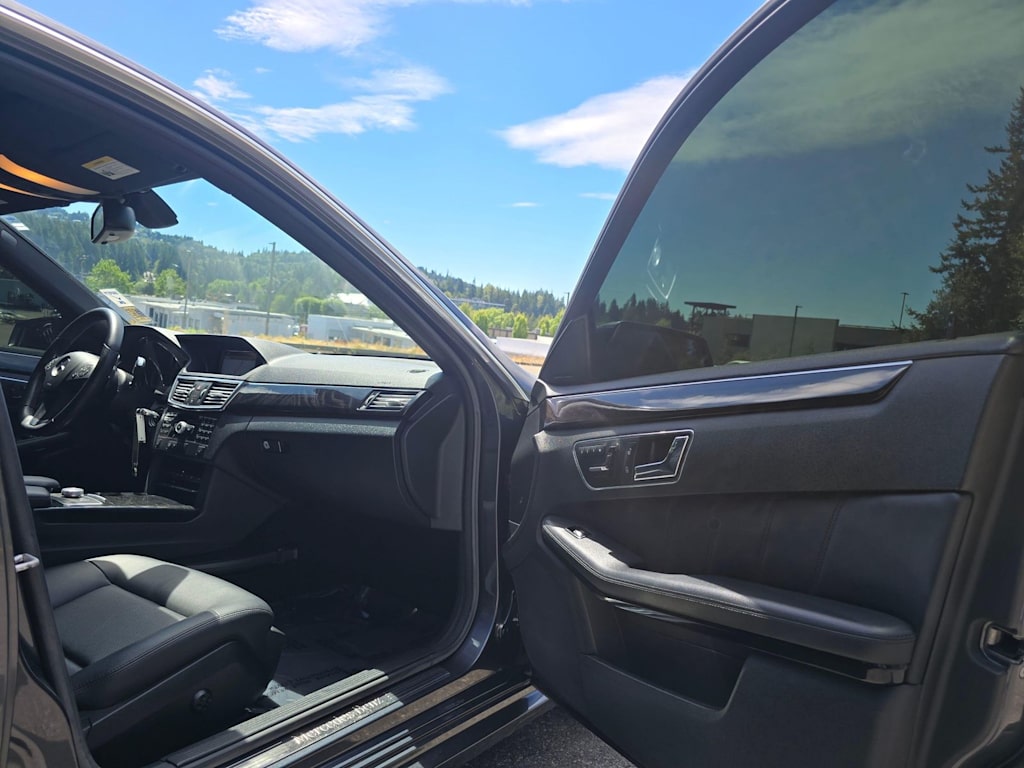 Thumbnail: 2010 Mercedes-Benz E-Class - 33