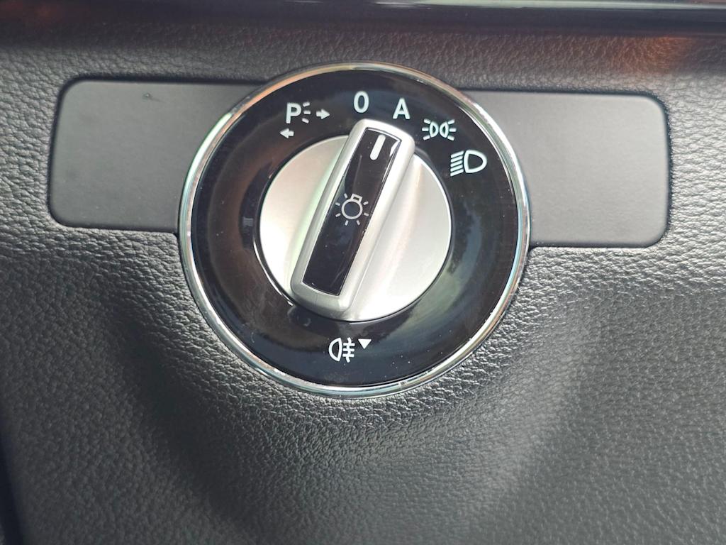 Thumbnail: 2010 Mercedes-Benz E-Class - 26