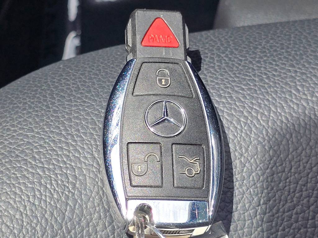 Thumbnail: 2010 Mercedes-Benz E-Class - 20