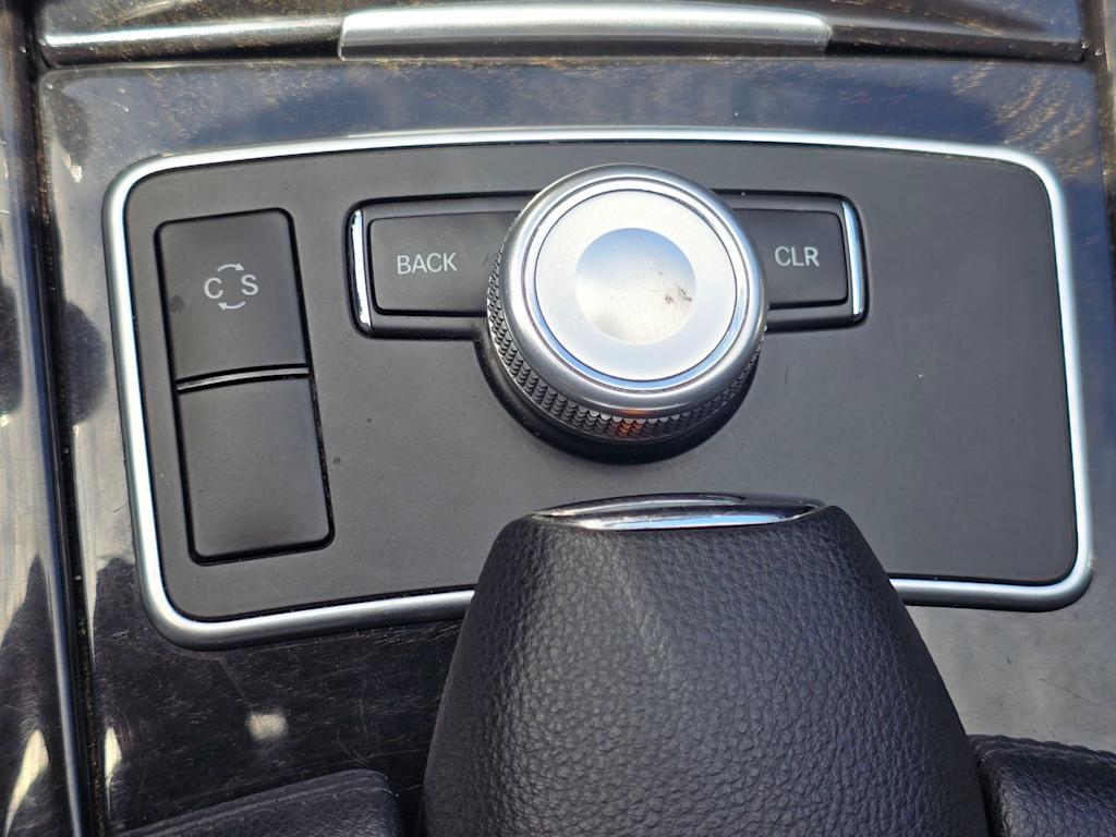 Thumbnail: 2010 Mercedes-Benz E-Class - 19
