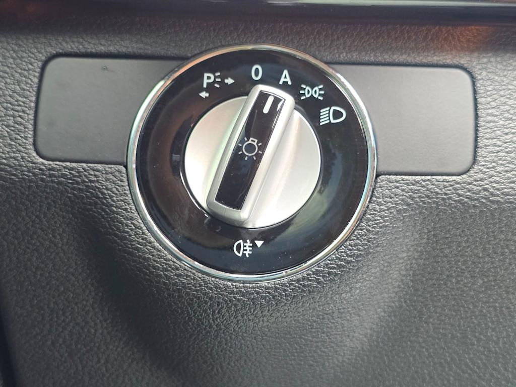 Thumbnail: 2010 Mercedes-Benz E-Class - 20