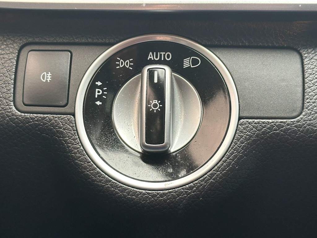 Thumbnail: 2016 Mercedes-Benz E-Class - 26