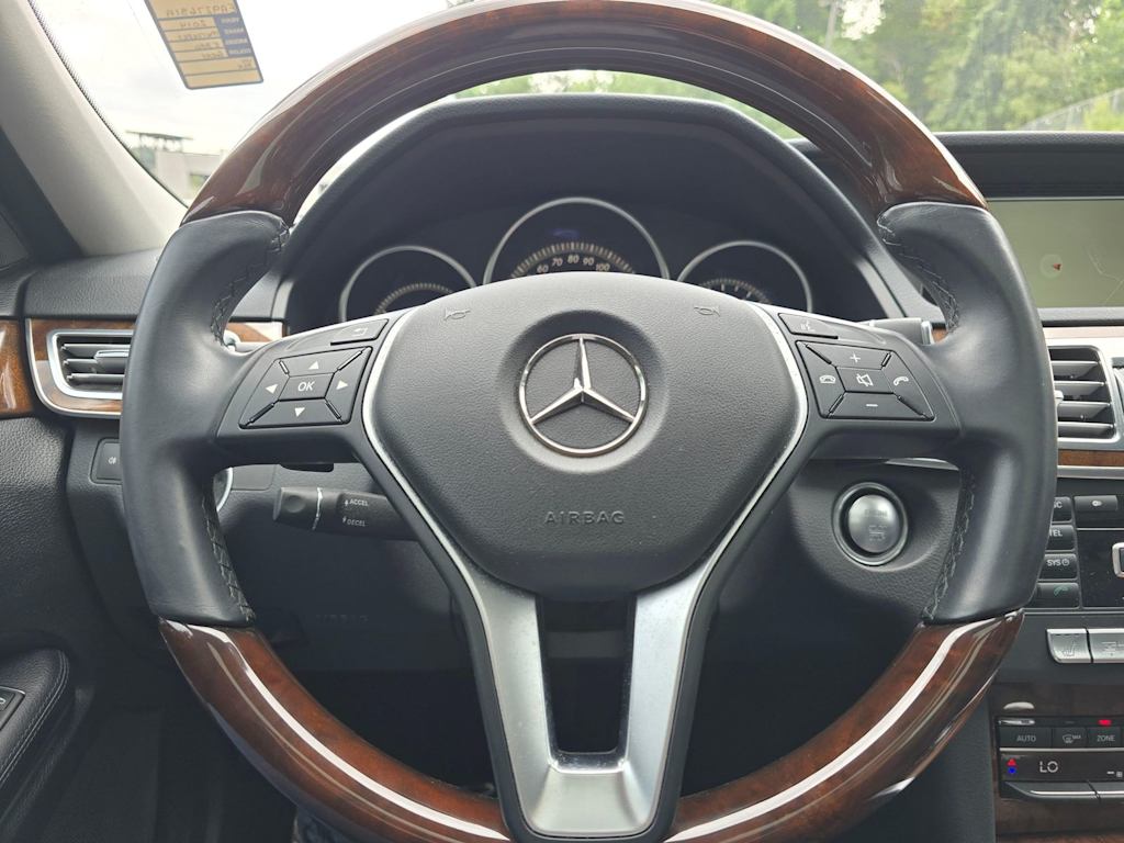 Thumbnail: 2014 Mercedes-Benz E-Class - 10