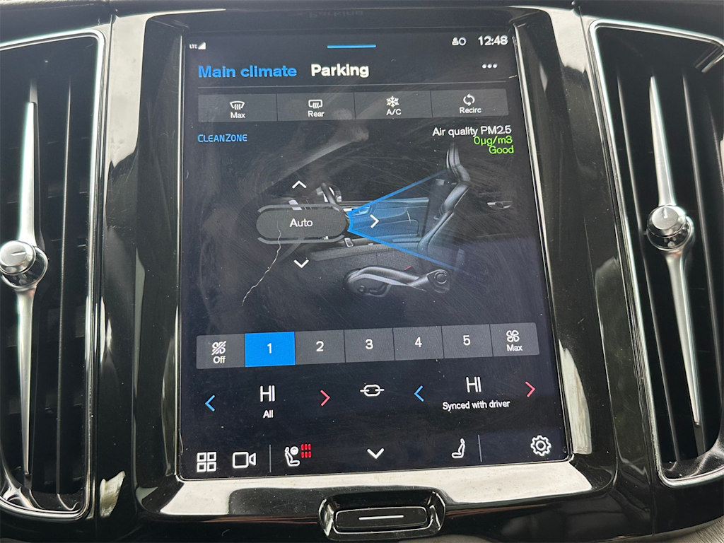 Thumbnail: 2022 Volvo XC60 - 23