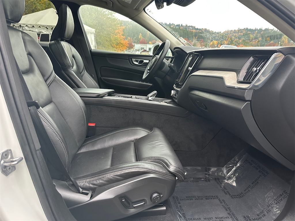 Thumbnail: 2022 Volvo XC60 - 12