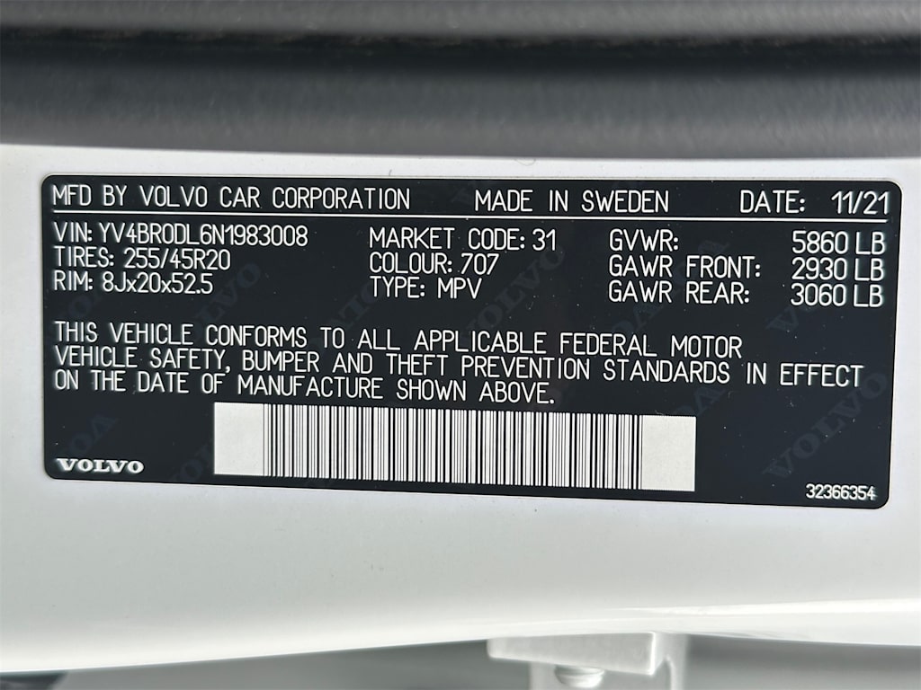 Thumbnail: 2022 Volvo XC60 - 18