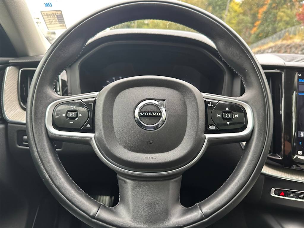 Thumbnail: 2022 Volvo XC60 - 10