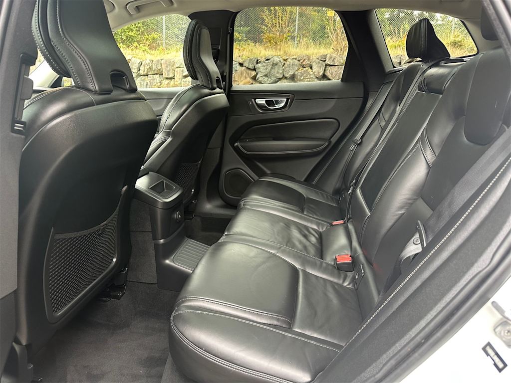 Thumbnail: 2022 Volvo XC60 - 13