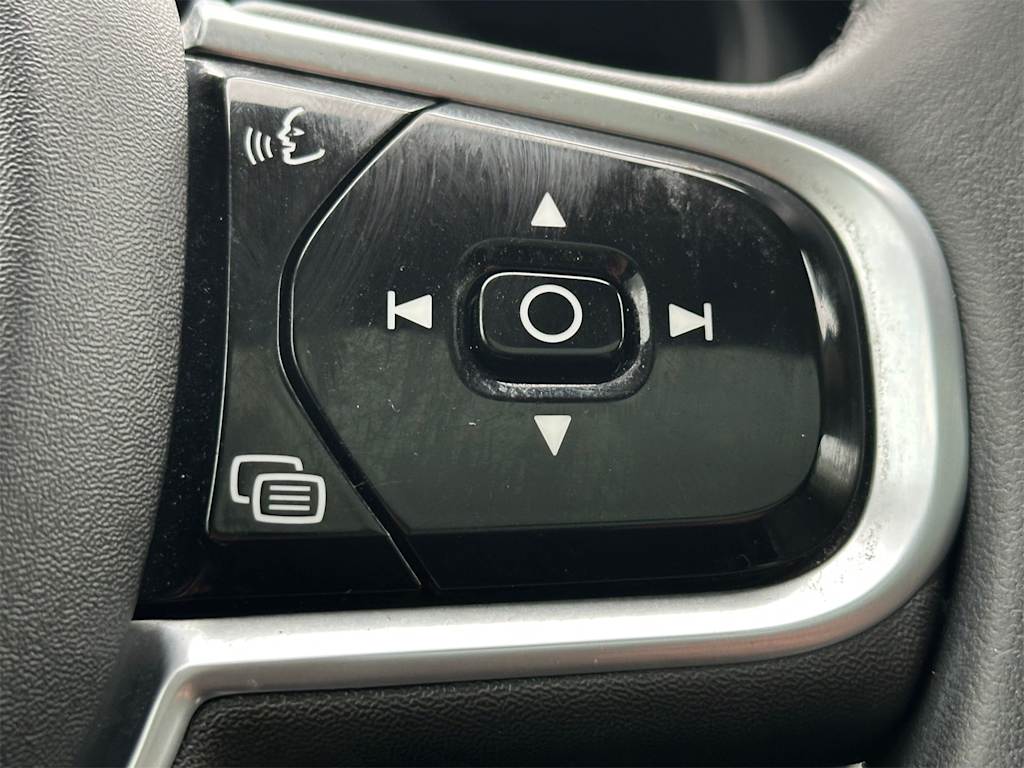 Thumbnail: 2022 Volvo XC60 - 28