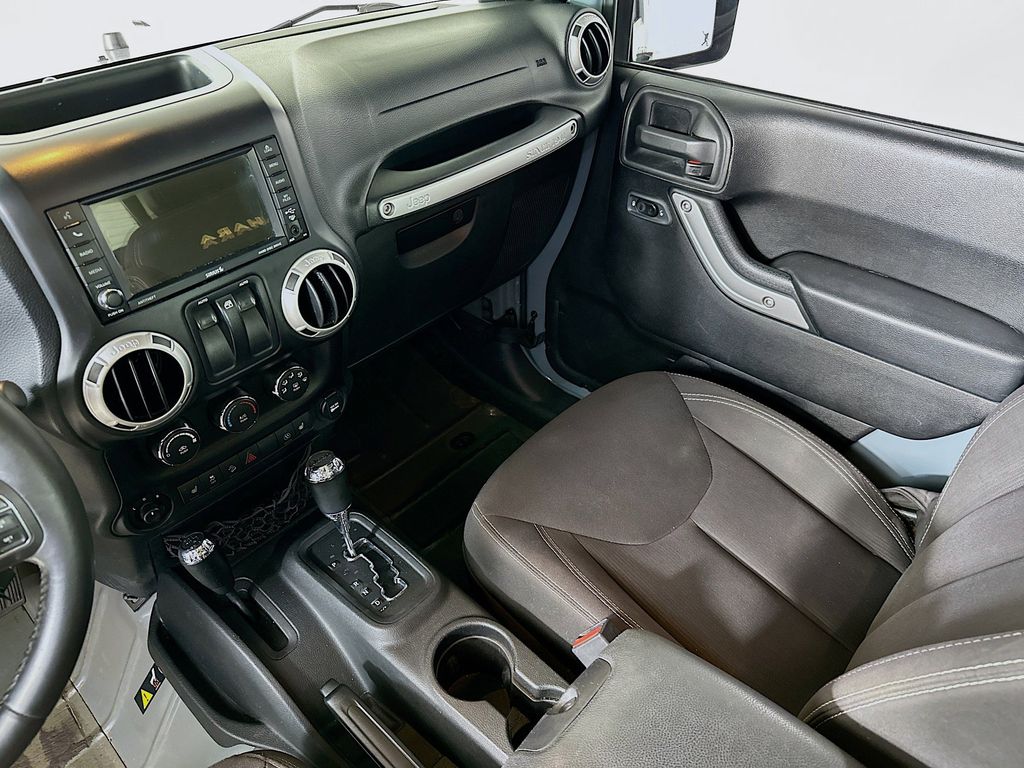 Thumbnail: 2014 Jeep Wrangler - 14