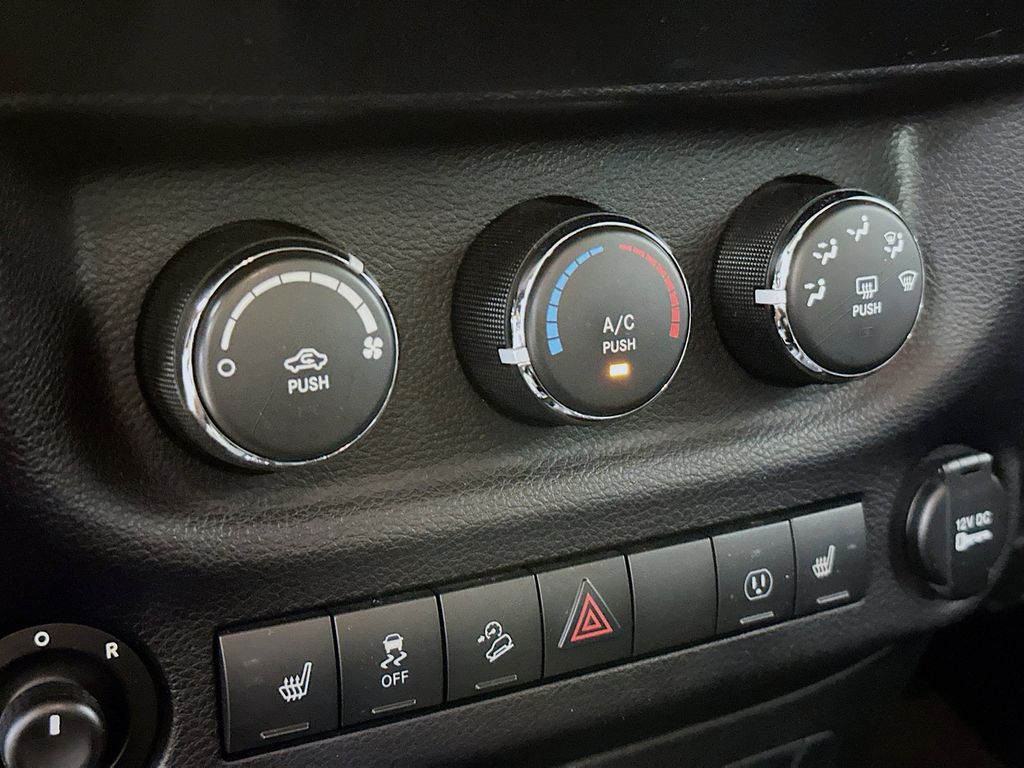 Thumbnail: 2014 Jeep Wrangler - 23