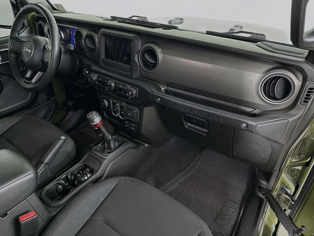 Thumbnail: 2022 Jeep Wrangler - 15