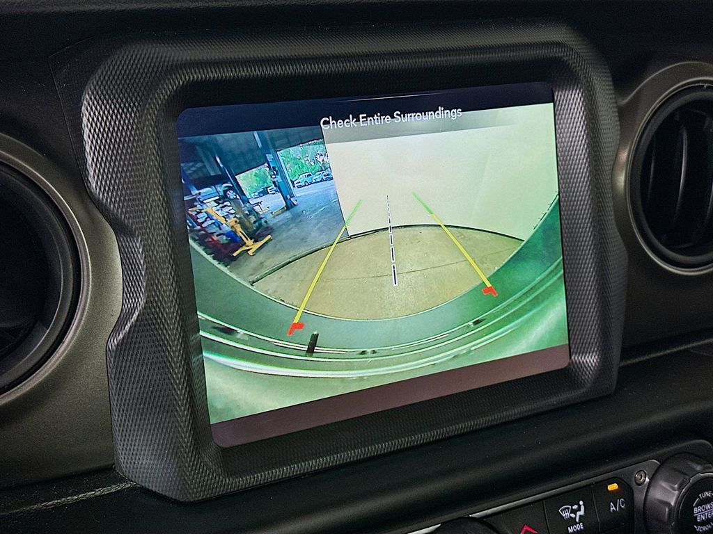 Thumbnail: 2021 Jeep Wrangler - 29