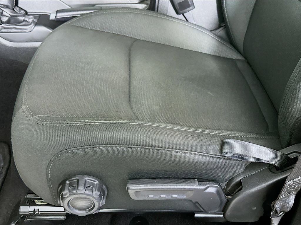 Thumbnail: 2021 Jeep Wrangler - 31