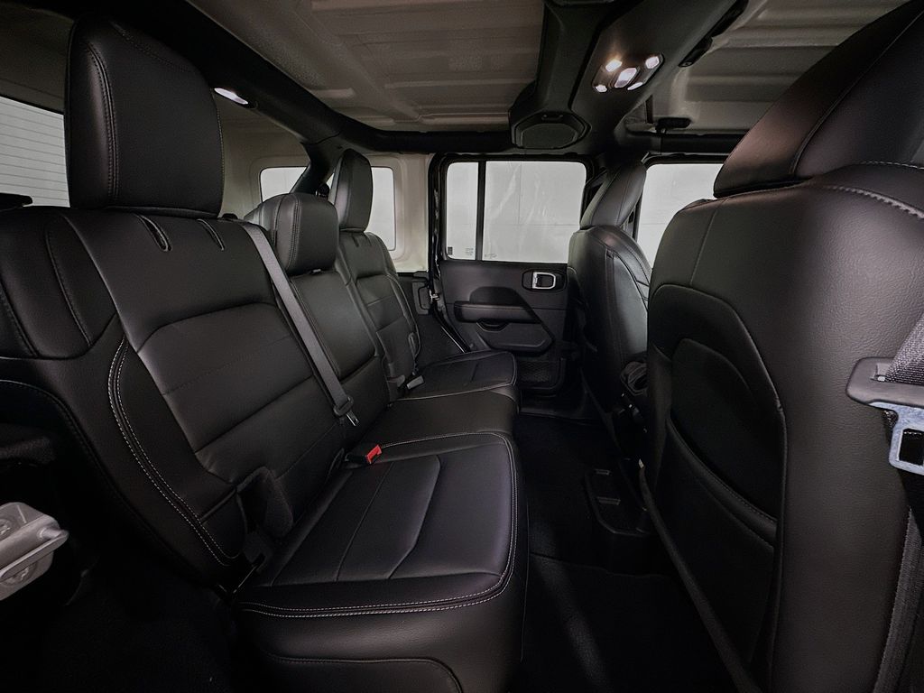 Thumbnail: 2022 Jeep Wrangler - 31