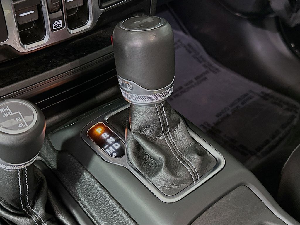 Thumbnail: 2022 Jeep Wrangler - 16