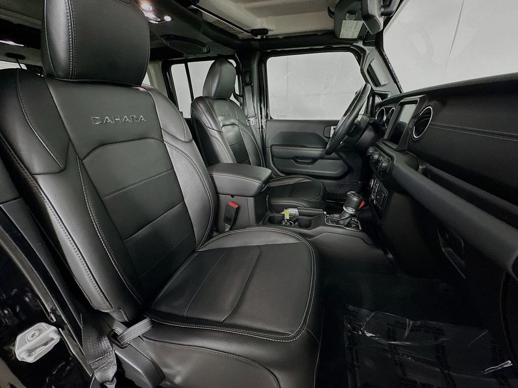 Thumbnail: 2022 Jeep Wrangler - 11