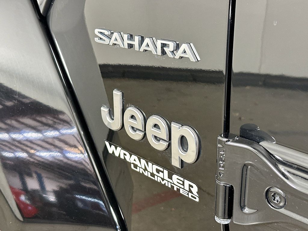 Thumbnail: 2022 Jeep Wrangler - 6