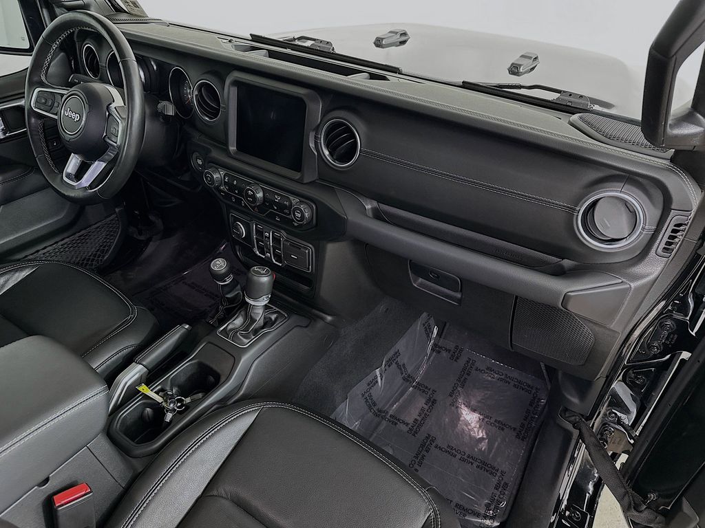 Thumbnail: 2022 Jeep Wrangler - 32