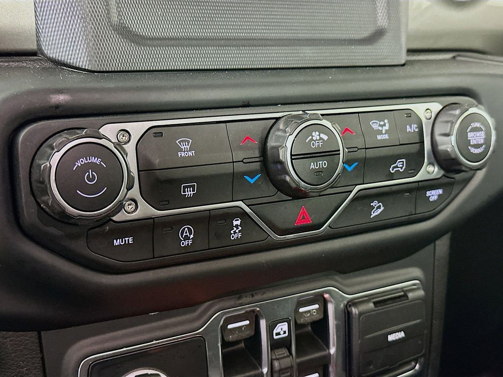 Thumbnail: 2019 Jeep Wrangler - 19