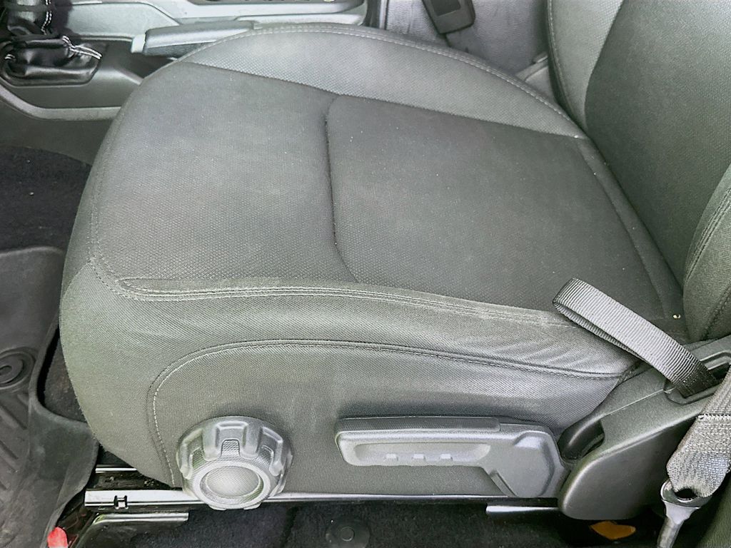 Thumbnail: 2019 Jeep Wrangler - 24