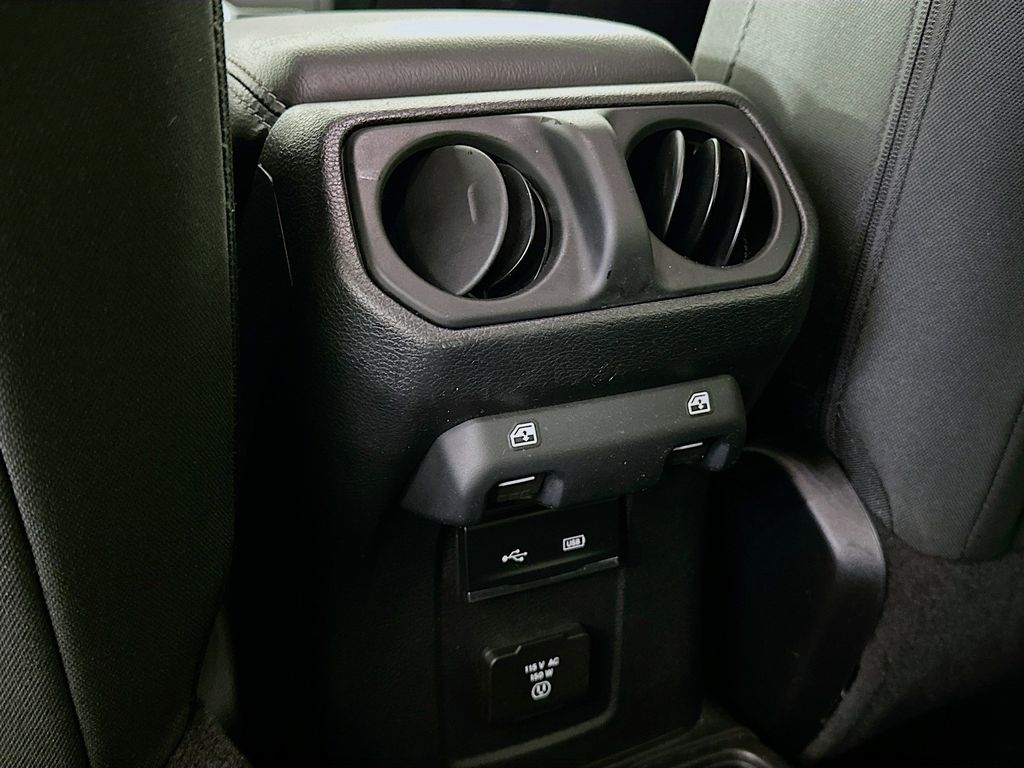 Thumbnail: 2019 Jeep Wrangler - 18