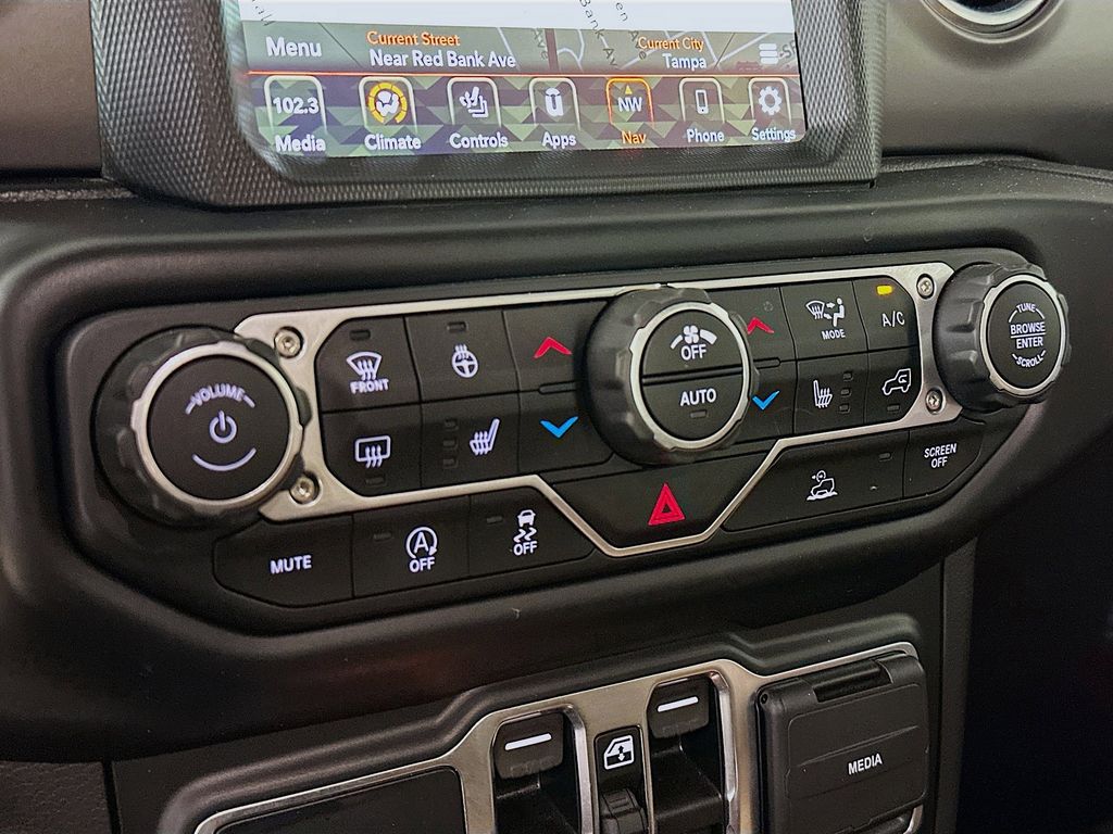 Thumbnail: 2022 Jeep Wrangler - 22