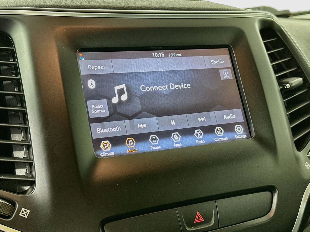 Thumbnail: 2020 Jeep Cherokee - 14