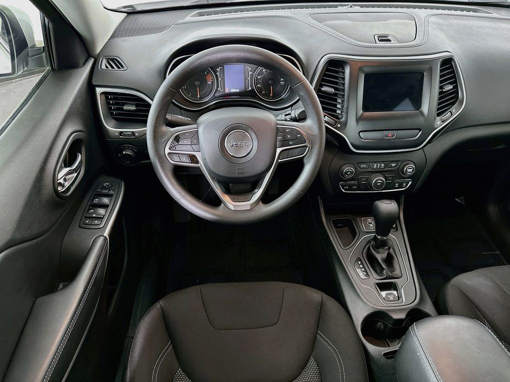 Thumbnail: 2020 Jeep Cherokee - 8
